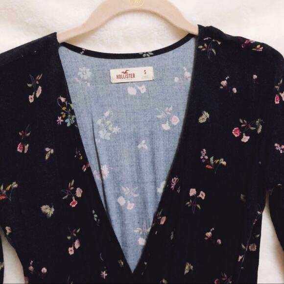 Hollister Black Flower Patterned V-Neck Romper - Picture 7 of 8